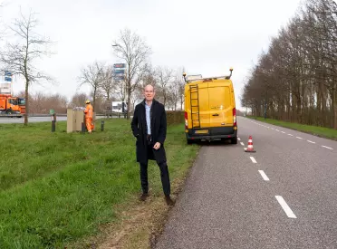 /static/uploads/589-frank-tjepkema-jachimo-van-ophoven-zwerm-lichtkunstwerk-montgomerylaan-ein-1-(1).png